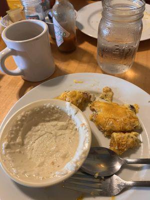 Veggie omelette and grits