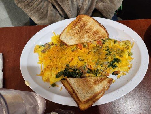 Veggie omelette with toast