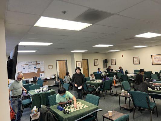 Pisa Chess Club   Every Saturday evening from 6-10 we planted chess and 4 player tournaments. 15 minute clock game ,Bughouse