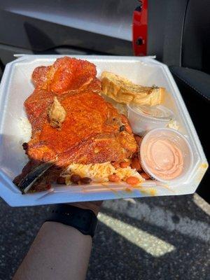 Chuletas Fritas con arroz y habichuelas