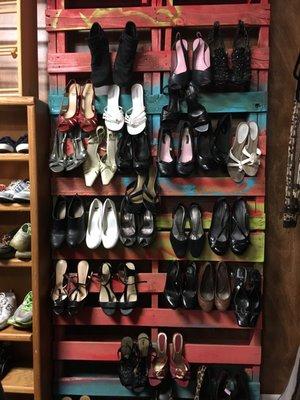 Shoe wall