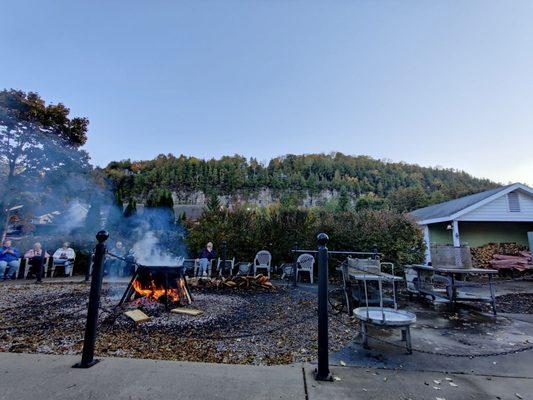 The fish boil experience -- how they do it.