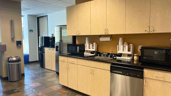 Full kitchen to accommodate your coffee and lunch breaks