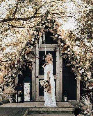 Cabin wedding completely transformed! Photo: Marquez Fotos Planning: Lonney Jane Productions