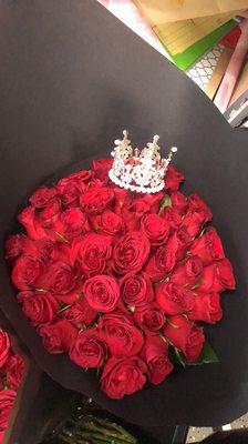 Un Ramos de 50 rosas rojas con corona