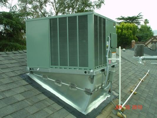 Rooftop Gas Heat electric Air Conditioning System installment