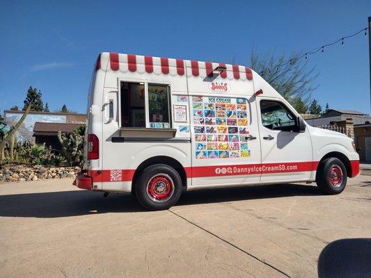 Beautiful San Diego Ice Cream Truck to cater.your next.event.