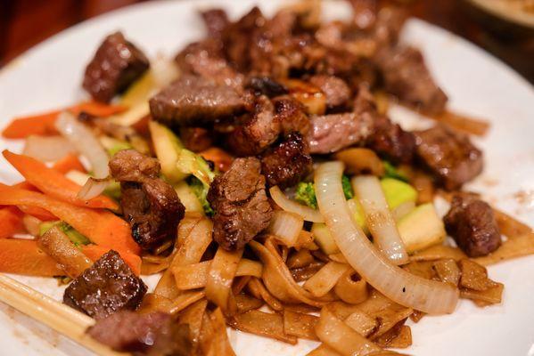 Noodles, vegetables, steak