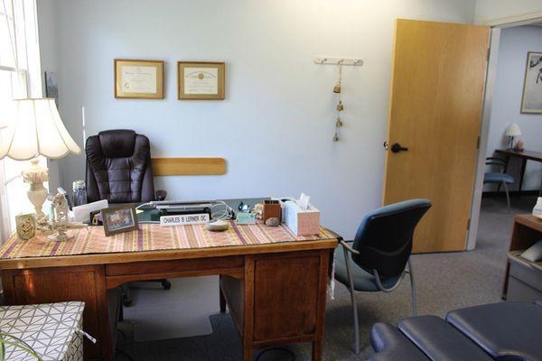 Dr.'s consultation desk and chair.