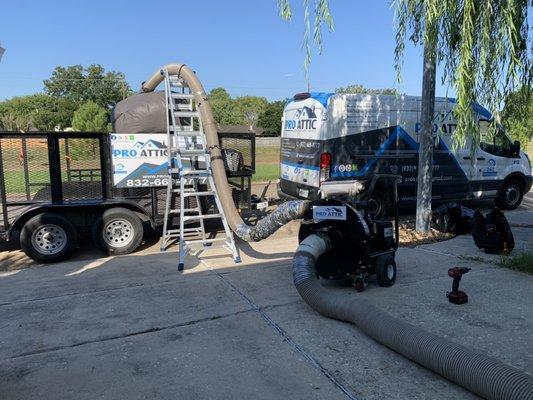 Attic insulation removal Houston, TX 77040