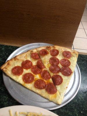 White pizza w/ pepperoni