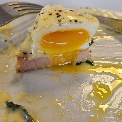 If you live nearby and love egg benedict, this is your diner!