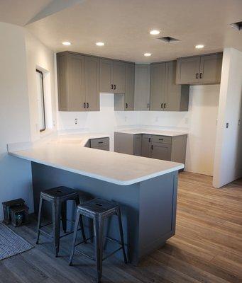 Another beautiful kitchen!!! Matte gray shaker doors, with Legrabox, pull out drawers.