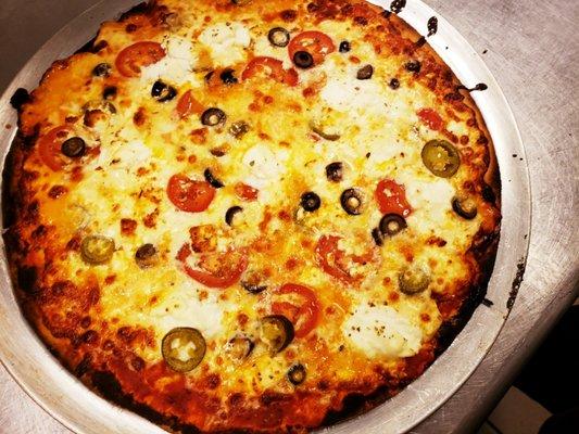 Tomato, black olive, jalapeno, fresh mozzarella pizza