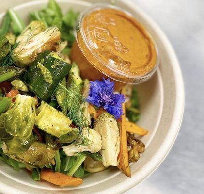 Roasted Veggies & Quinoa Bowl. A delicious & healthy lunch