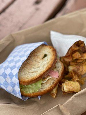 Hamburger sandwich and homemade chips