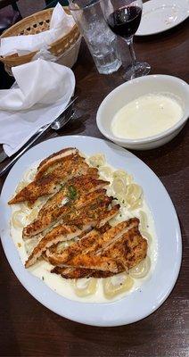 Cheese tortalini in Alfredo with blackened chicken