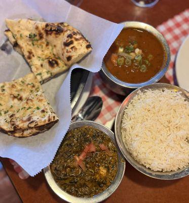 Garlic naan, chicken vindaloo & saag paneer, yum!