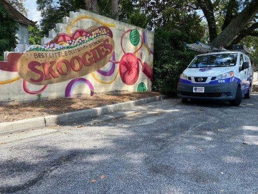 While grabbing a bite at Skoogies, our technician Tommie couldn't resist snapping a few photos of this local gem! Not only does Skoogies ser