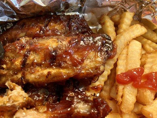 Rib special with fries and garlic bread.