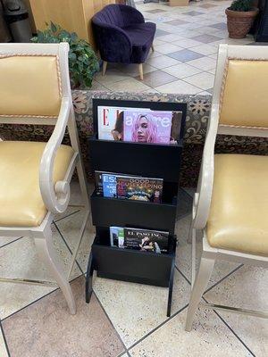 Magazine rack for waiting