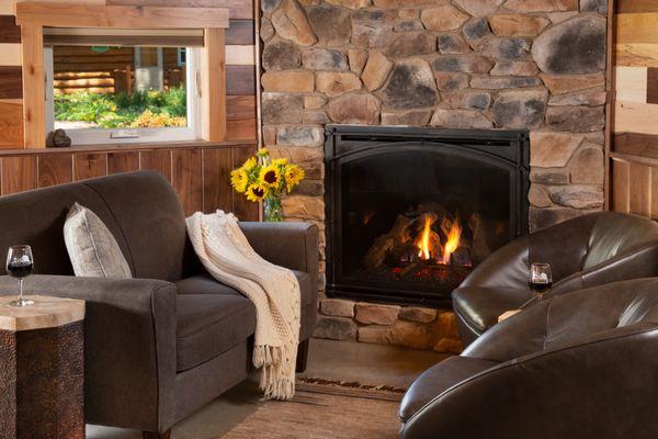 Sunrise Cottage lounge area with gas fireplace