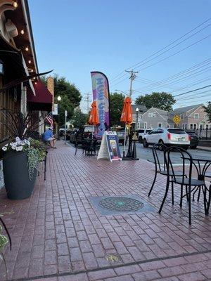 Outdoor seating area, across from the city hall