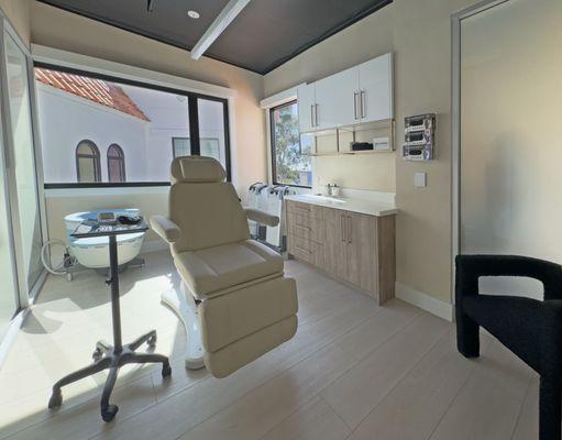 Med Lounge - Corona Del Mar, treatment room 2