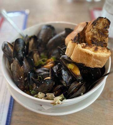 Big Creek Steamed Mussels