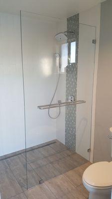 SHOWER SCREEN STATIONARY