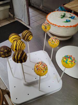 Cake Pops and Red Velvet Cakes