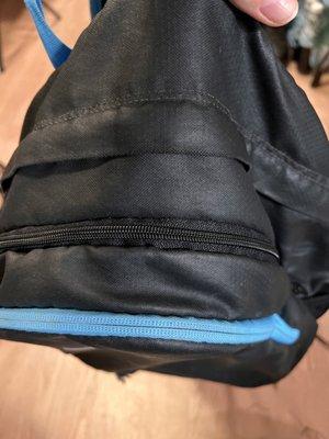 We can change zippers for your backpack,purse with high quality.