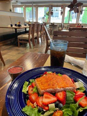 Berry salad with salmon