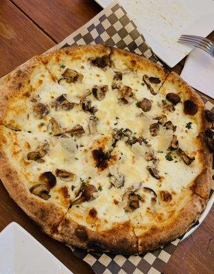 Excellent white pizza with mushrooms