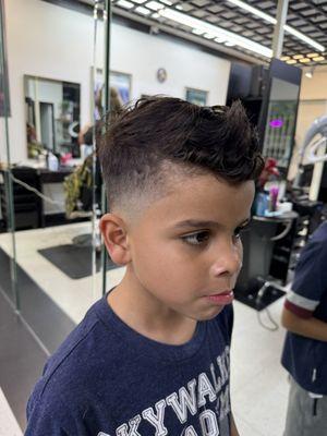 Servicio de corte para niño