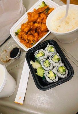 Thai General Tso's Chicken/ White Rice/ Special Vegetable Roll