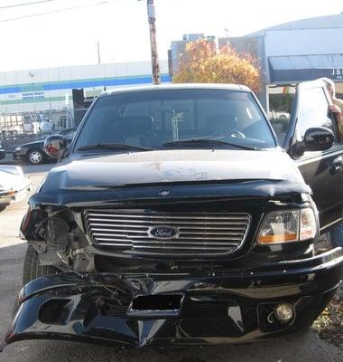 Ford Pick - Harley Davidson Edition - heavy front End collision