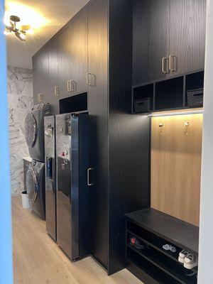 Modern mudroom/loundry room with dog bath