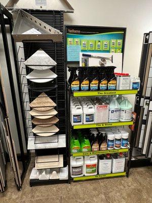 Stocked corner shelfs and setting material/cleaners