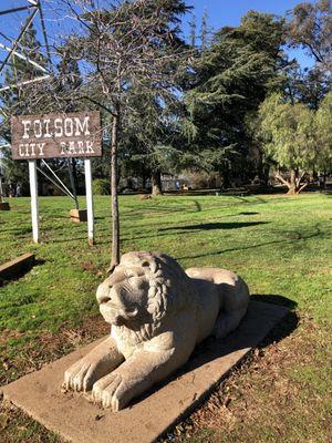 Look for the lion, it will lead to the children's play area.