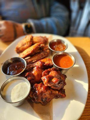 9 piece wings - half naked, half sauced