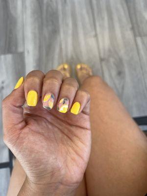 Lemon nails summer colors