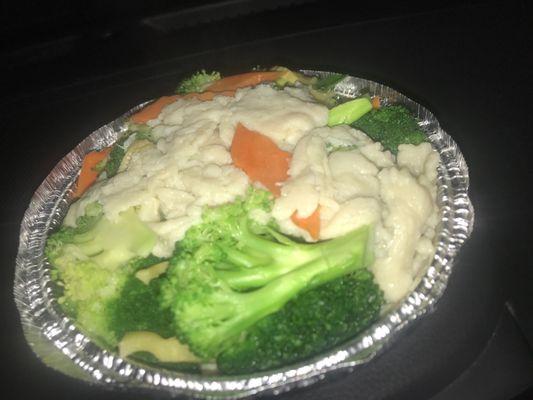 Steamed chicken and mixed vegetables