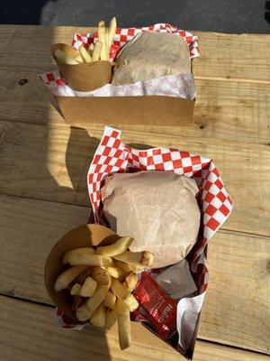 Lunch baskets with Burger and small fry