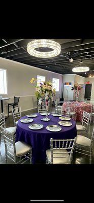 We have linen custom centerpieces and charger plates!!