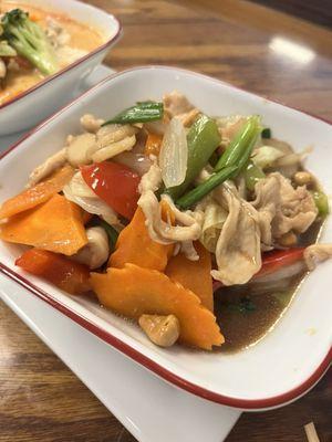 Cashew chicken lunch special