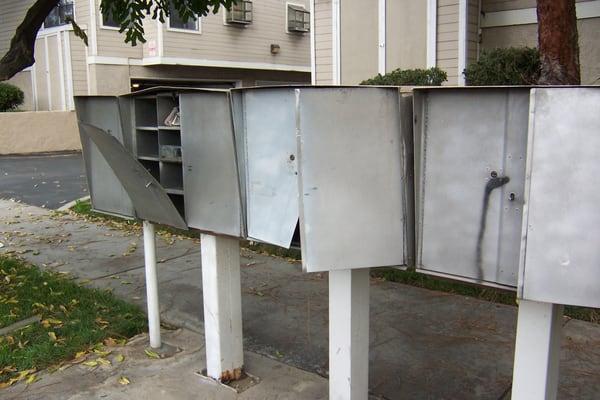 mail box vandalism  9/15/15 and B&R do nothing