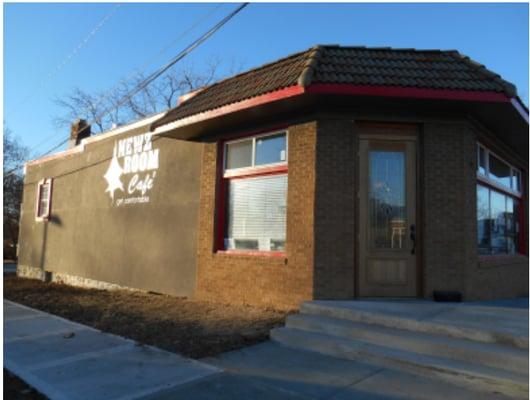 Cozy Historic building with original Tin ceiling and hardwood floors.  Old Fashion Customer Service