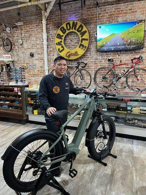 How about an indoor & outdoor electric bike? This Freebeat Morph is the perfect e-bike for both outdoor adventures and indoor exercise.