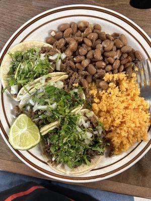 Carne asada taco plate.